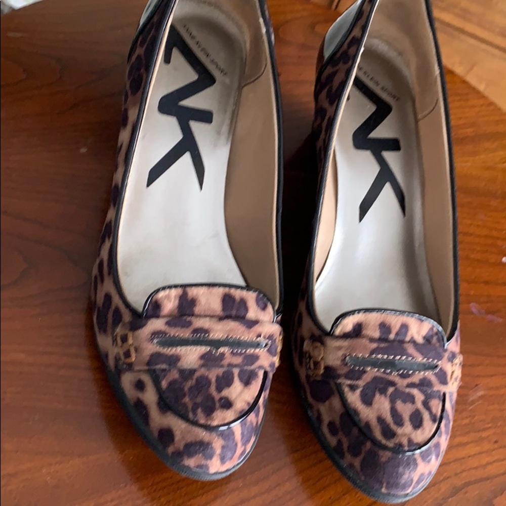 Ann Klein animal print shoes